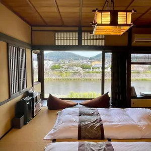 別荘 鴨川が一望できる京町家一棟貸しの宿　ケイズヴィラ
